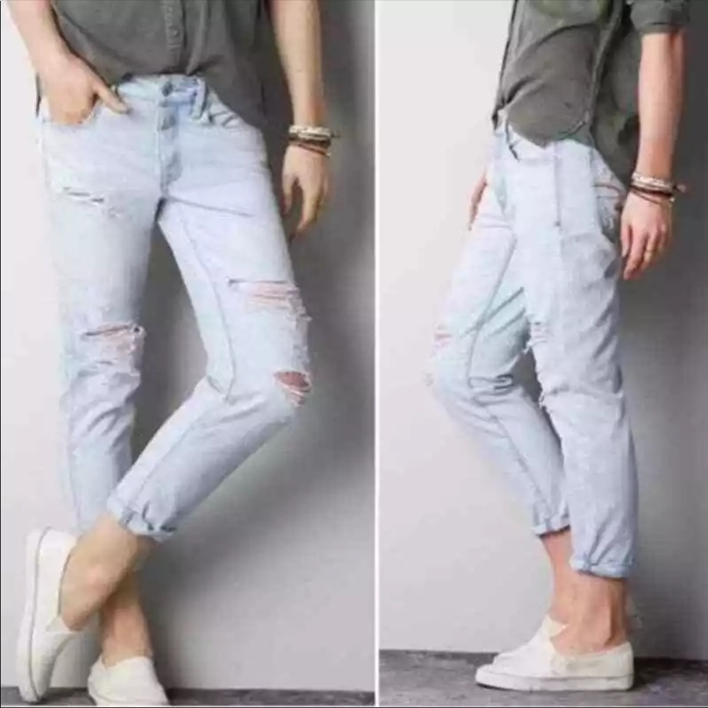 American Eagle distressed light wash loose baggy fit boy crop jeans size 00